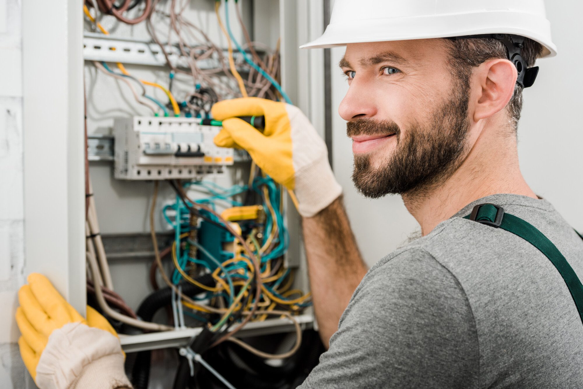 When to Call an Electrician for Lighting Repair